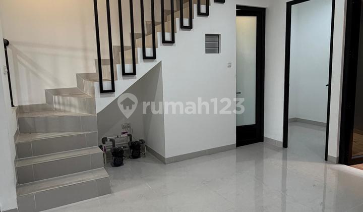 Aesthetic House by the Main Road, Strategic Location 2