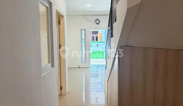 Ready-to-Occupy Second-House in Tanjung Duren, Price Still Worth It 2