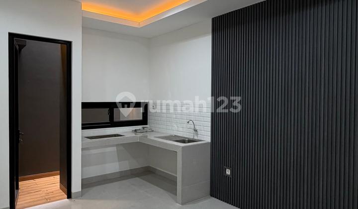 Rumah Estetik Pinggir Jalan Raya Lokasi Strategis