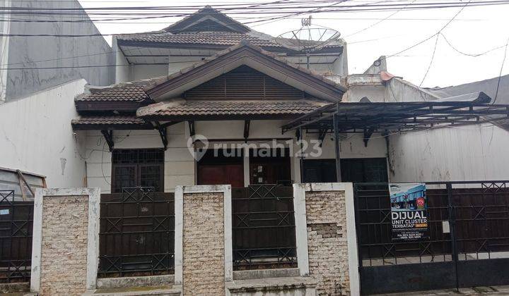 Rumah Tua 2 lantai Rawabelong Strategis di pinggir Jalan 1