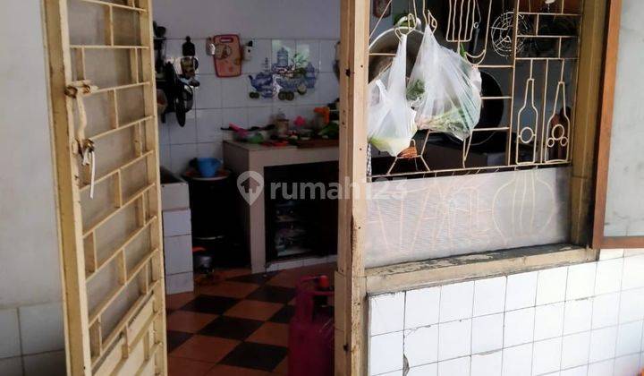 Rumah Tua di Jl Mandala Raya Tomang 2