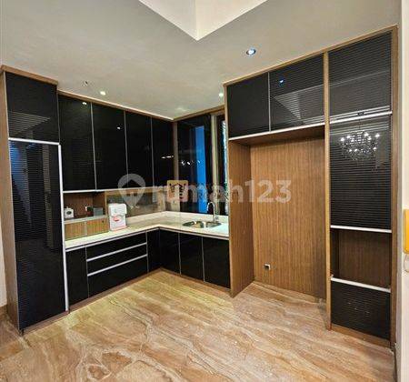 Langka Rumah 2 Lantai Cosmo Park Thamrin City 8x17m2 Furnish 2