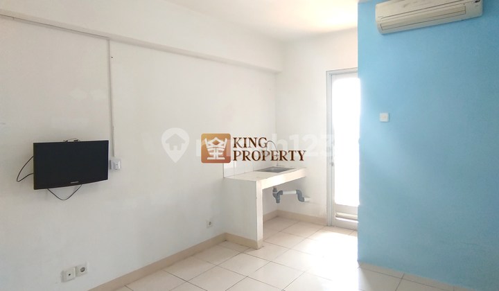 Affordable Studio Ready to Move In! Equipped with AC & Smart TV, Walking Distance to Green Bay Pluit Mall.