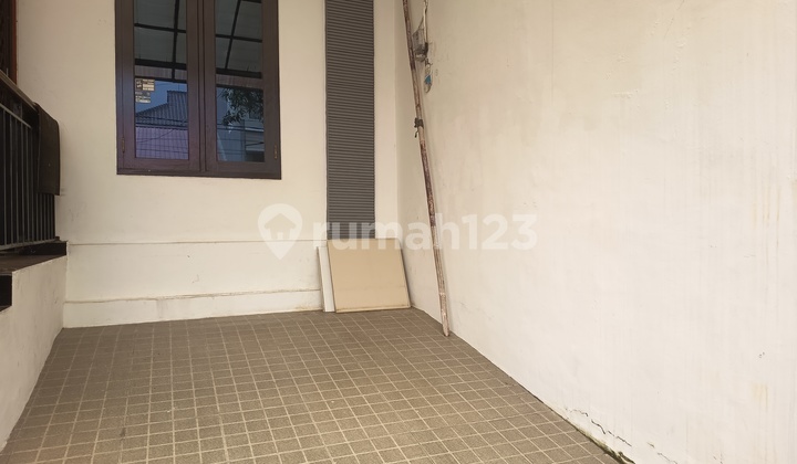 Rumah Cocok untuk Keluarga Strategis Siap Huni di Pulomas