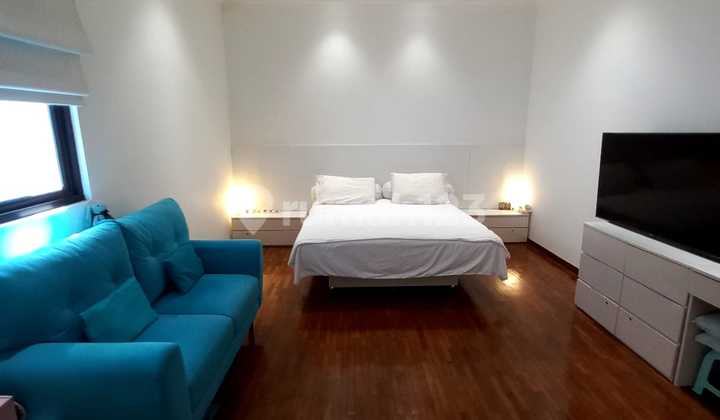 Two-Story House in a Lush Environment at Lippo Karawaci 2