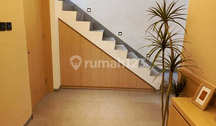 Rumah 3 Lantai Indent Exclusive di Permata Buana Jakarta Barat 2