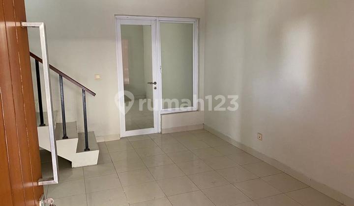 Cheap 2-Storey House with SHM Ready to Occupy in Cipondoh Tangerang 2