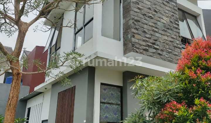 Ready-to-Occupy Corner House in Graha Raya Best Price Ready-to-Occupy Corner House in Graha Raya Best Price