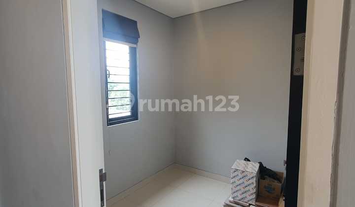 Rumah 3 Lantai Siap Huni di Ratu Asia Baru Dekat Taman Ratu Indah 2