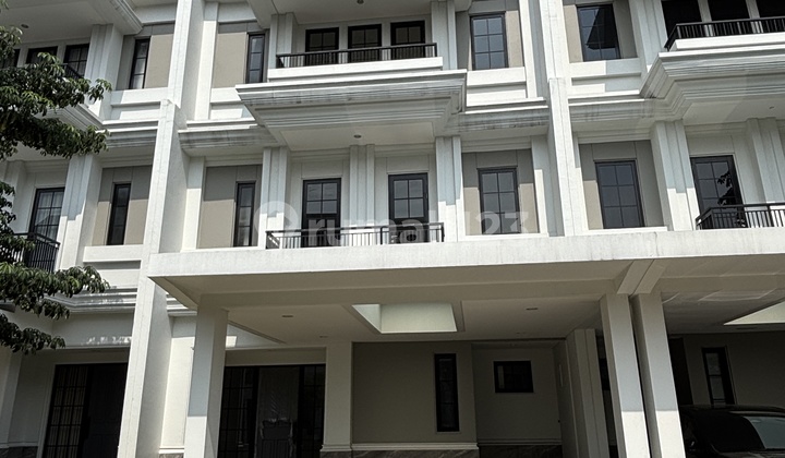Rumah Mewah 3 Lantai Harga Terbaik Semi Furnished Di Alam Sutera 2