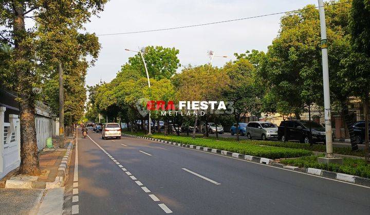 Rumah Boulevard Raya Cocok Untuk Usaha & Huni Di Puri Indah 2