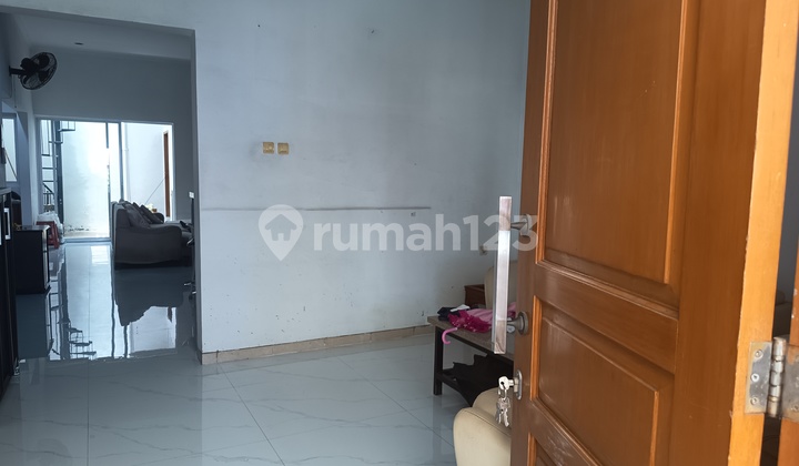 Rumah Cocok untuk Keluarga Strategis Siap Huni di Pulomas 2