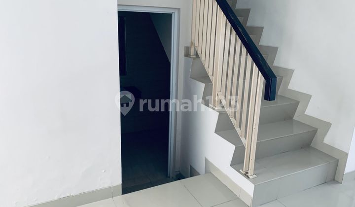 Rumah Bagus 2 Lantai Dekat Akses Tol Di Green Lake City 2