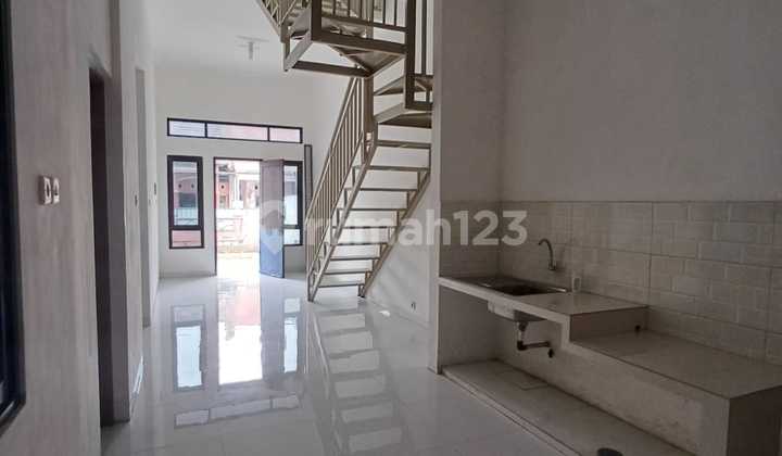 Strategic House Rental Near Toll Access in Metland Puri