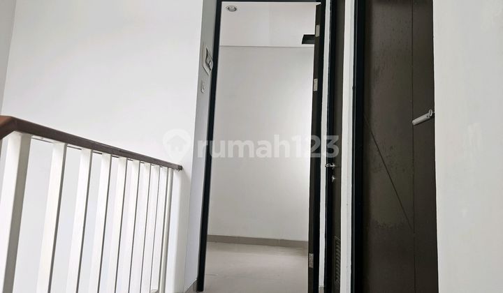 Nice 2-Storey House Near Toll Access in Metland Puri 2