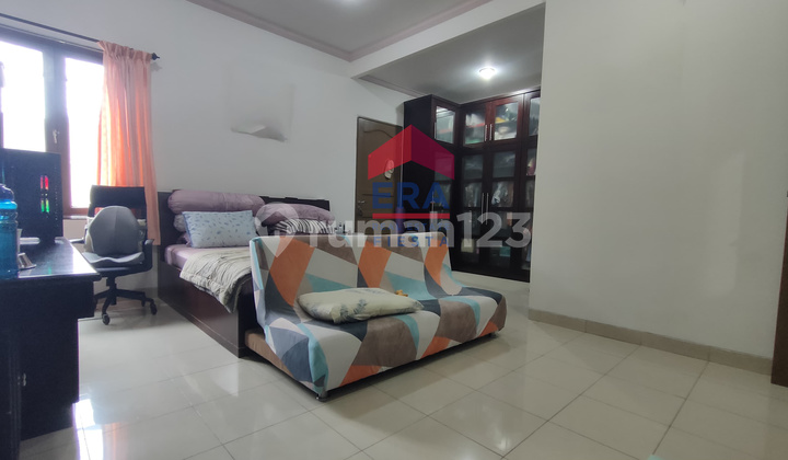 For Sale Corner House in Kebon Jeruk City 2