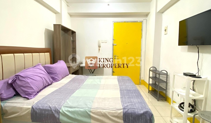 For Rent: Green Bay Pluit Apartment Residence, Greenbay Coastview, Front Tower Location Strategic, Easy Drop Off Access. Studio Type, Spacious 21m², Furnished, Ready to Occupy, Low Floor, Pool View. Available: AC, Queen Size Springbed, LCD TV (Total 64 Local and International Channels).