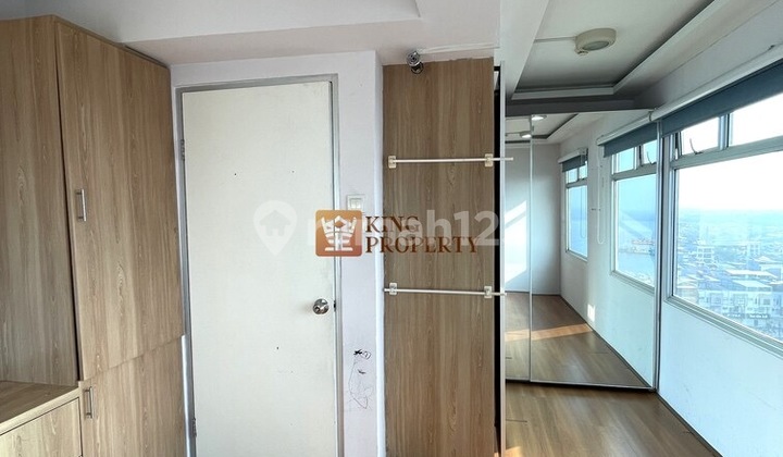 2-Bedroom Furnished Apartment with Bonus Furniture, 50 sqm, Hook, Green Bay PluitFor Sale: Apartment in Jakarta Area, Green Bay Pluit, Greenbay View, Sea View, Ship Dock, Bayview Tower, Strategic Location, Easy Drop-Off Access.Type: 2 Bedrooms, Area: 50 sqm, Hook, Furnished Condition, Bonus AC and Kitchen Set. 2