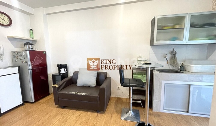 For Sale: Green Bay Pluit Sea View Apartment, Jakarta. Tower opposite Baywalk Mall. 2-bedroom type, 38m2 area, free furnished including AC, kitchen set, wardrobe, queen-size spring bed, LCD TV.