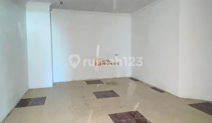 Golden Opportunity! Business Kiosk in Riverside Apartment Area with High Traffic Commercial Space