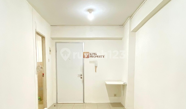 Practical Residence with Easy Mall Access! 2BR Furnished Green Bay Pluit for Rent. Convenient Home Near the Mall! Green Bay Pluit Apartment, North Jakarta. One of the Favorite Towers, Adjacent to the Mall, Partial Sea View. Available Unit Features: Kitchen Cabinets, AC, Wardrobe.