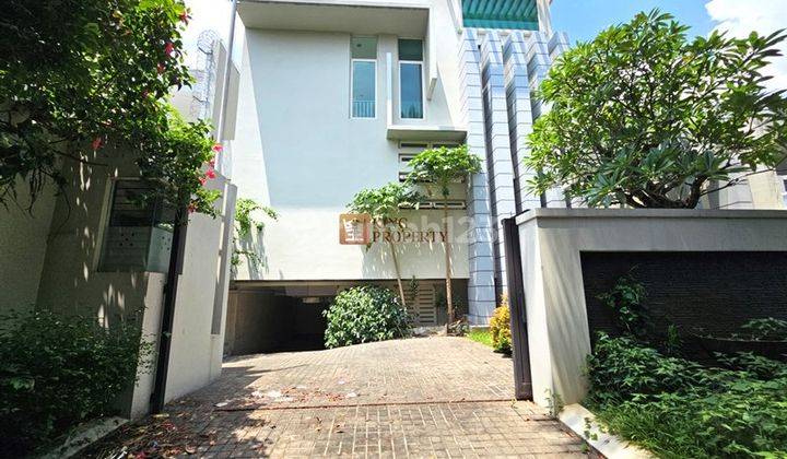 Rumah Minimalis Kaca Modern 2,5 Lantai Furnish Pondok Indah 1