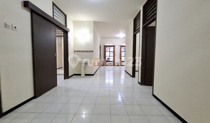 Disewakan 3BR Rumah Minimalis Siap Huni Habis Renovasi Lokasi Strategis Dekat Pusat Kota 2