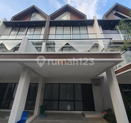 Miliki Rumah Di Kawasan Maju Dan Modern! Osaka Residences PIK 2 - 3 Lantai, Dekat Tokyo Hub & Pantai Pasir Putih, Fasilitas One Gate System, Keamanan & CCTV 24 jam, Row jalan lebar, Playground anak, Jogging track & taman hijau, Area parkir luas