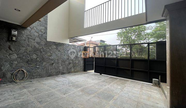 Hunian Mewah 4 Lantai Bebas Banjir, Strategis, Partially Furnished di Taman Villa Meruya Kembangan 2