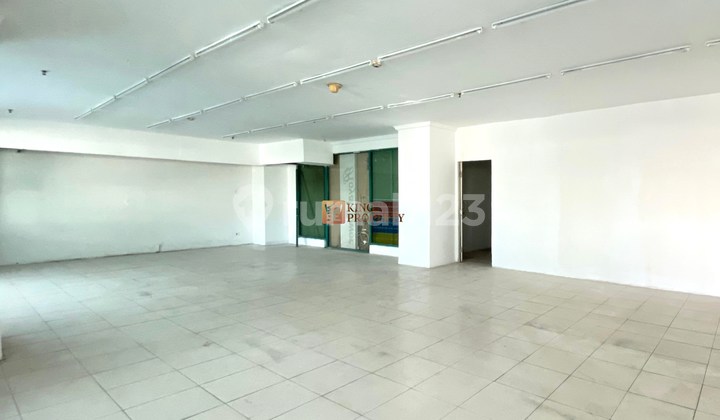 Business Space 140 m2 HS Muara Karang, North Jakarta, Golden Opportunity! Business Kiosk in Riverside Apartment Area, High Traffic Flow