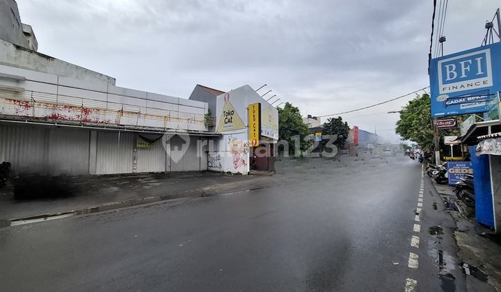 3-Shophouse Connected, 12 Meters Wide, Roadside, Located on North Meruya Street, Near Toll Access, Mercubuana Campus 2