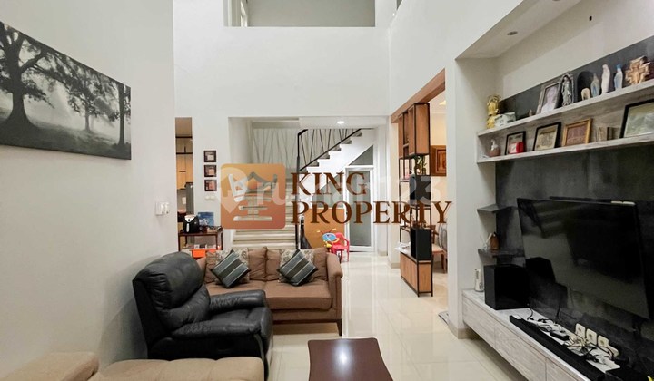 Price Reduced! Neat, Comfortable 2-Story Modern Style House in Villa Tomang Mas SHM, near Pasar Patra, Duri Kepa Health Center, Metro Hospital Kebon Jeruk, Duri Kepa Village Office, An Nur Grand Mosque, GKI Duri Kepa Church, Ekayana Arama Temple. 2