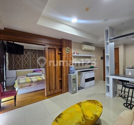 Sewa Termurah Ancol Mansion 1BR Full Furnish Dekat Pantai Ancol & Mall Emporium Pluit, Fasilitas  Kolam renang dewasa & anak, Gym, Taman bermain, Sky lounge, Jogging track, CCTV & Keamanan 24 Jam 2