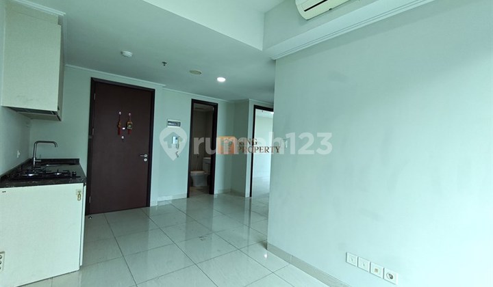 Apartment for Rent Just a Step Away to Green Sedayu Mall, 3 Bedrooms Taman Palem Strategic Location in Cengkareng, Facilities Swimming Pool, Children's Playground, GYM, Supermarket, ATM Center, Fitness Center, Park, Jogging Track, Parking Space, 24-Hour Security