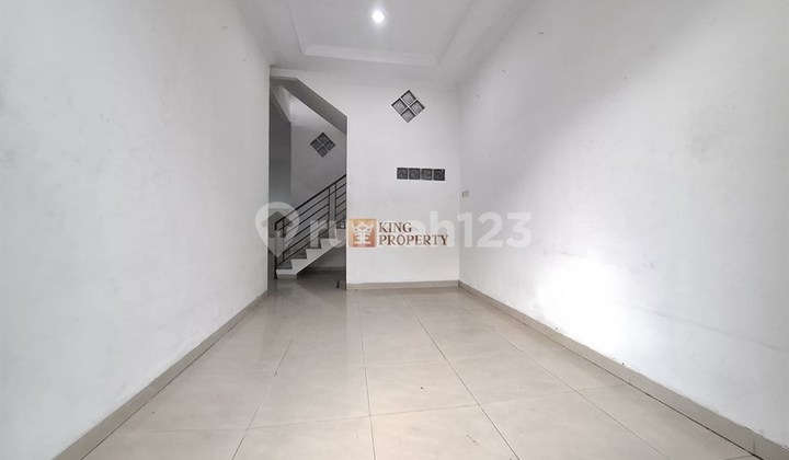 Rumah Nyaman di Tengah Kota - Rumah 3 Lantai di Tomang Full Renovasi, Dekat Sekolah International, Mall Central Park 2