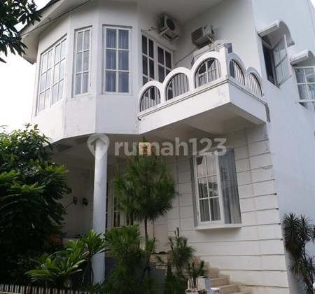 Rumah Hook 3 Lantai Modern Classic - Komplek Telkom, Dekat Tebet & Kokas, Fasilitas Taman bermain, Lapangan olahraga / futsal, Gerbang kompleks dengan pemantauan 24 jam, Taman kecil & ruang hijau, Nyaman Dan Asri