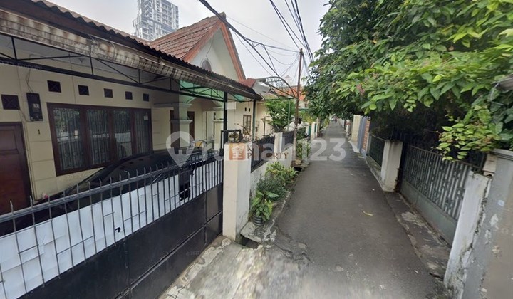Strategis Dekat Kota Kasablanka, Pasar Tebet Barat, RS Tebet, Sekolah Kristen Tirta Marta BPK Penabur, SMAN 26 Jakarta, Dijual Rumah Tebet Barat 245m2, Bebas Banjir. Strategis Dekat Kota Kasablanka, Pasar Tebet Barat, RS Tebet, Sekolah Kristen Tirta Marta BPK Penabur, SMAN 26 Jakarta, Dijual Rumah Tebet Barat 245m2, Bebas Banjir.
