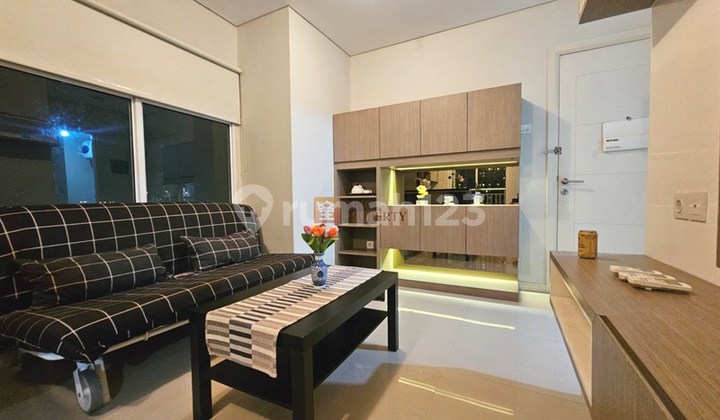 Furnished Interior, Swimming Pool Facilities, Gym, Billiards, Sky Garden, For Rent 2BR Madison Park Apartment Near Mall, Campus and Office Tower, Tanjung Duren West Jakarta