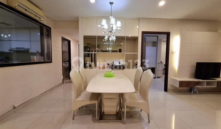 Furnished Elegant, Dijual 3 Kamar Central Park Residences, Fasilitas Kolam Renang, Kolam Renang Anak, Whirpool, Gym, Laundry, Minimarket, Diatas Mall CP dan Selangkah ke APL Tower.