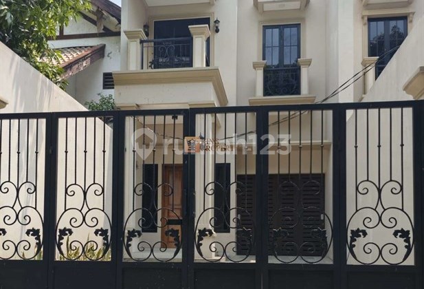 Dekat ke Binus, Slipi Jaya, Dijual Rumah 2 Lantai Pinggir Jalan Kemanggisan Unfurnish Rapi, Akses Mudah ke Slipi & Sudirman Dekat ke Binus, Slipi Jaya, Dijual Rumah 2 Lantai Pinggir Jalan Kemanggisan Unfurnish Rapi, Akses Mudah ke Slipi & Sudirman