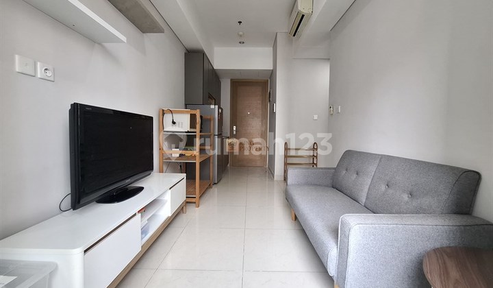 Terhubung ke Taman Anggrek Mall & Hublife Ta, Disewakan 2 Bedroom Taman Anggrek Residences Partially Furnished Baru Renovasi - Fasilitas Swimming Pool, Kids Playgrounds, Club House, Spa, Fitness Center.