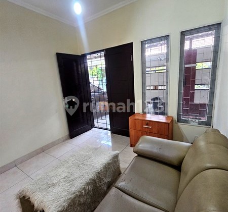 Minimalist House 200m Flood-Free, Newly Renovated, For Rent Duta Raya House, Near Citraland, Kedoya, Patra Market, Al-Chasanah Education Foundation, UKRIDA Hospital. 2