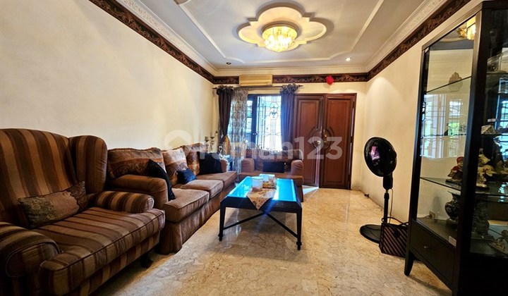 SHM, Strategis Design Classic Rapi 7Menit ke Mall Central Park Taman Anggrek, Wisma Lampung, Dijual Rumah Tomang Cempaka 350m Jakarta Barat SHM, Strategis Design Classic Rapi 7Menit ke Mall Central Park Taman Anggrek, Wisma Lampung, Dijual Rumah Tomang Cempaka 350m Jakarta Barat