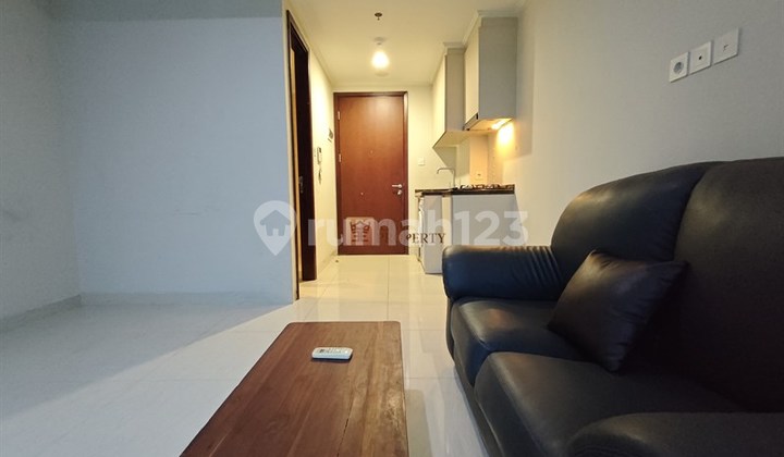 Directly Connected to Green Sedayu Mall, Studio for Rent Green Sedayu Partially Furnished, Cengkareng West Jakarta.