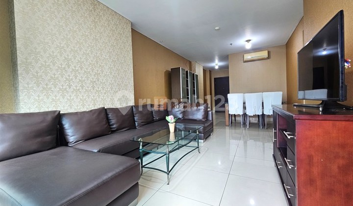 Best Cheap Price, For Rent 2BR Fully Furnished Central Park Residence Above CP Mall with Gym, Swimming Pool, Whirlpool Facilities, Steps to APL Tower & Tribeca Park Jakarta.
