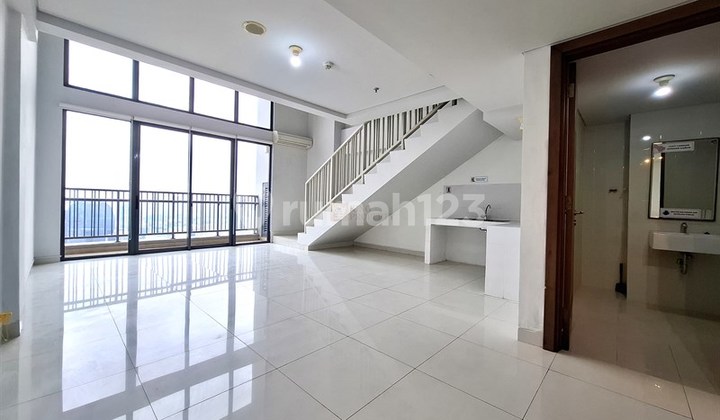 Near Kuningan and SCBD Gatot Subroto, For Rent Soho Pancoran Splendor suitable for Residence and Office Area 102M 2 Floors.