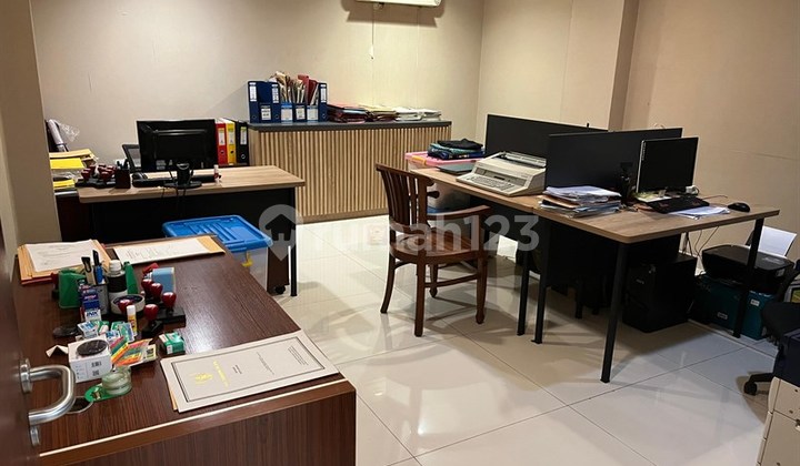 Dekat Blok M & MRT Asean, Disewakan Ruang Usaha Premium 2 Lantai di Kebayoran Baru , bisa untuk Klinik, Apotek, Laboratorium, Kantor, Butik, Studio, Dll