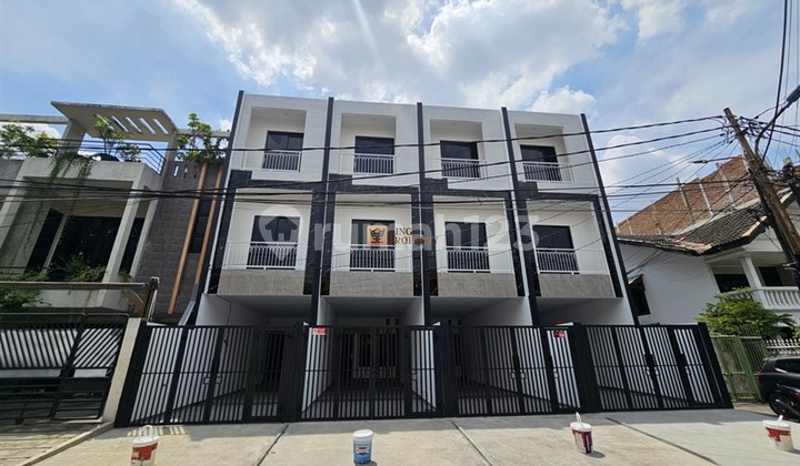 5 Menit ke Pasar Kopro, Greenville, Dijual Rumah Baru 3 Lantai 183M di Tanjung Duren Barat Dekat Central Park, Taman Anggrek & Kampus Untar Bebas Banjir.