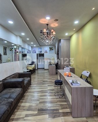 For Rent: 4-Storey Commercial Shop House in Mangga Besar, 179M², Formerly Bridal/Salon, Ready to Use, Near Glodok & Mangga Dua Square, Mangga Dua Morning Market, Mangga Besar Station. 2