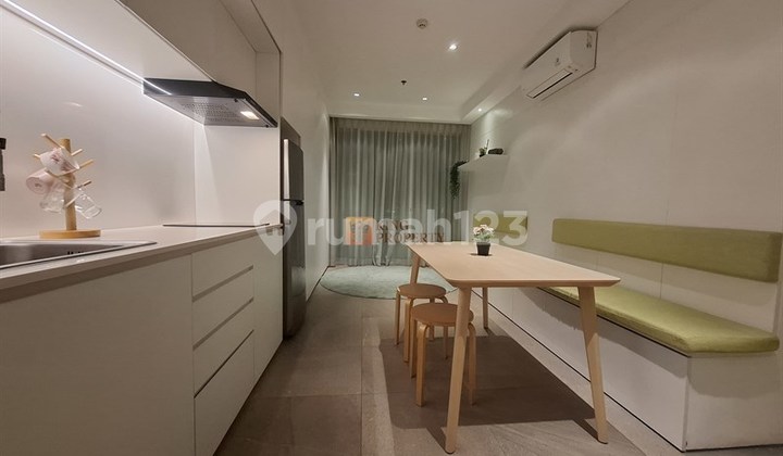Unit Khusus Disewakan 2BR Jadi 1BR AKR Gallery West Residences Furnish Scandinavian Minimalist, Fasilitas Sky Pool & Kolam Renang, Gym, Lounge, Rooftop Dekat MNCTV & RCTI Kebon Jeruk Jakarta Barat 1